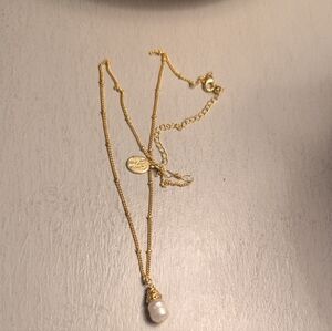 Elegant Gold Necklace with Pearl Pendant